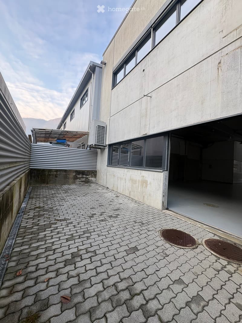 Spazio industriale moderno a Losone - Via Zandone (12)