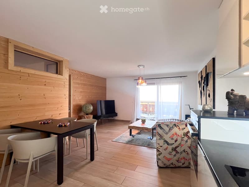 modern interior, wooden walls, dining table, chairs, TV, coffee table, rug, kitchen counter, sculptures