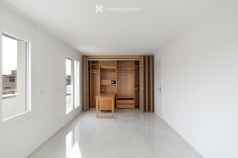 empty room, white walls, white floor, wooden desk, large closet, windows