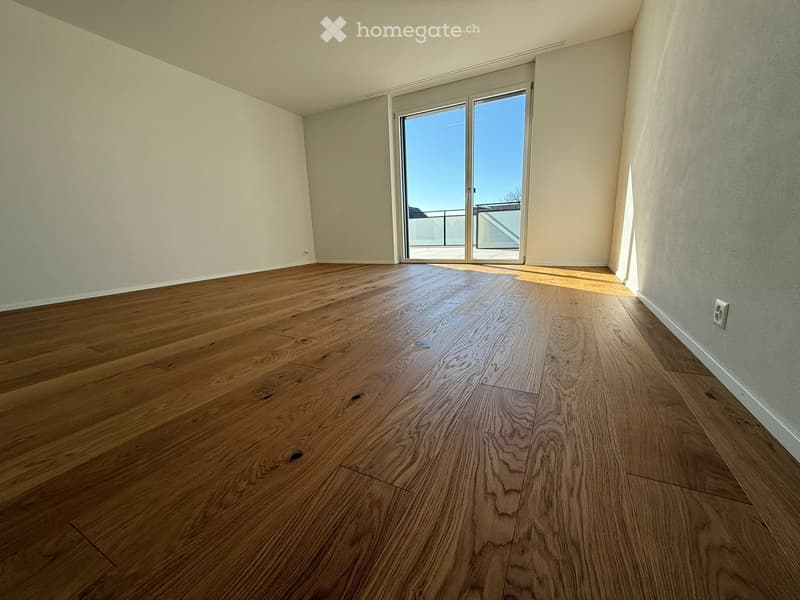 empty room, hardwood floors, sliding glass doors, balcony