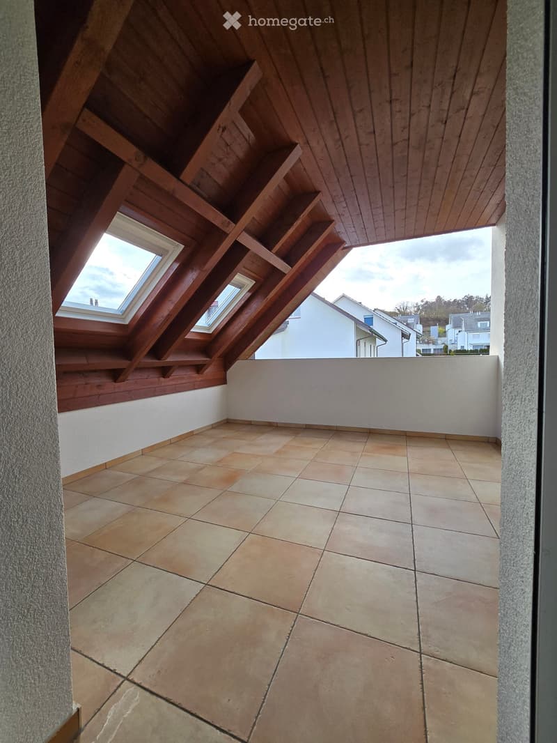 empty room, wooden ceiling, tiled floor, two windows