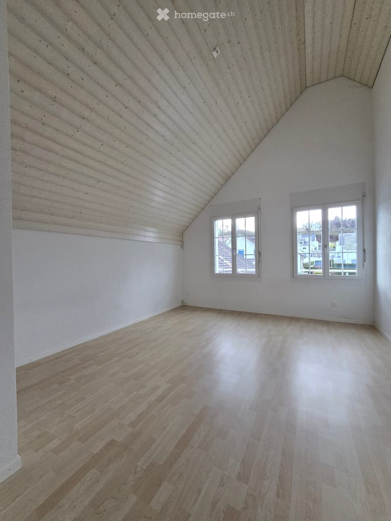empty room, wooden floor, white walls, wooden ceiling, two windows