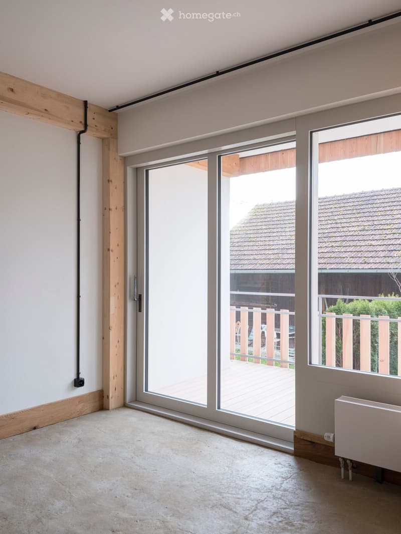 empty room, sliding glass doors, wooden balcony, white walls, wooden beams