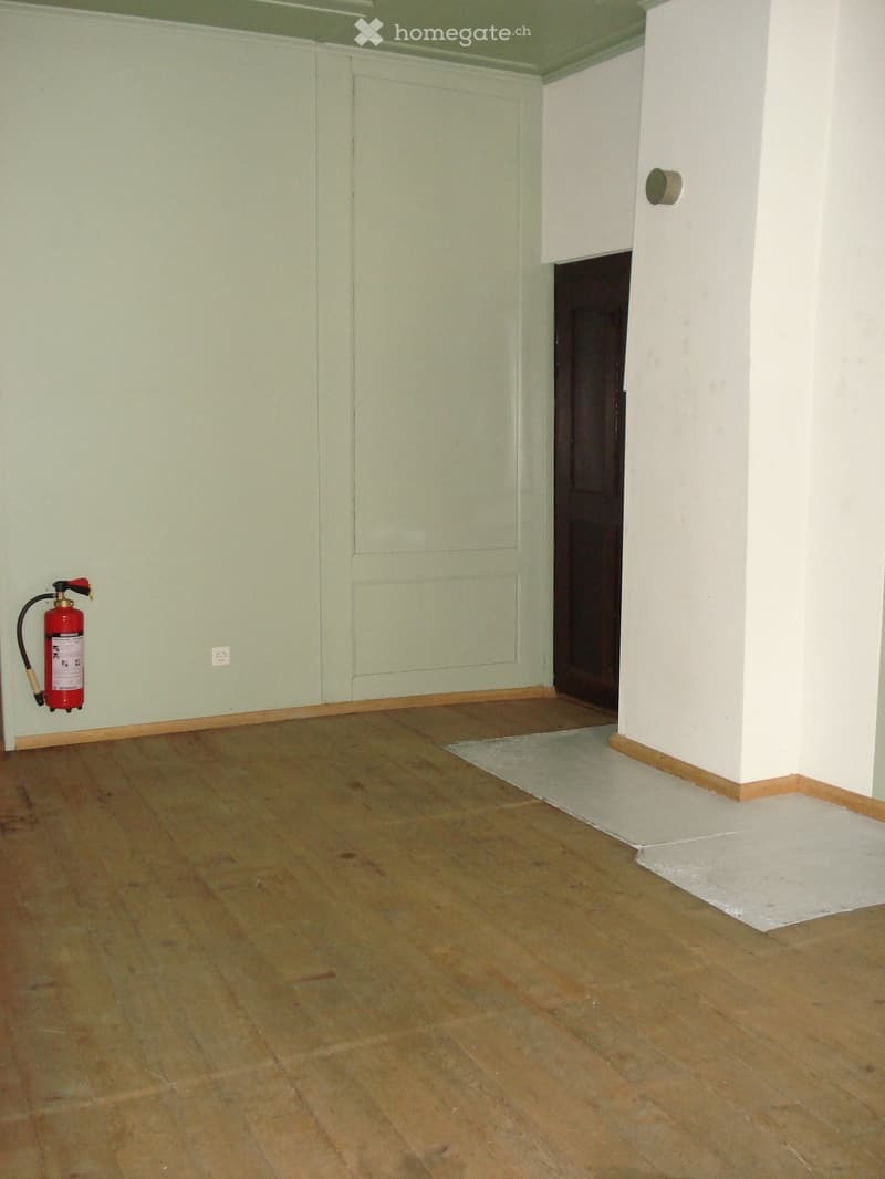 empty room, wooden floor, white walls, fire extinguisher, power outlet, door