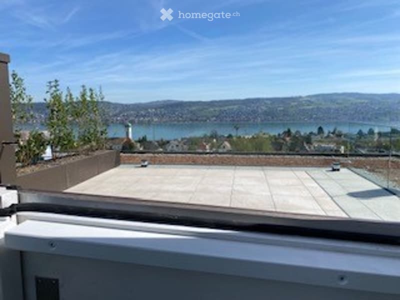Roof terrace with a view of the lake and mountains