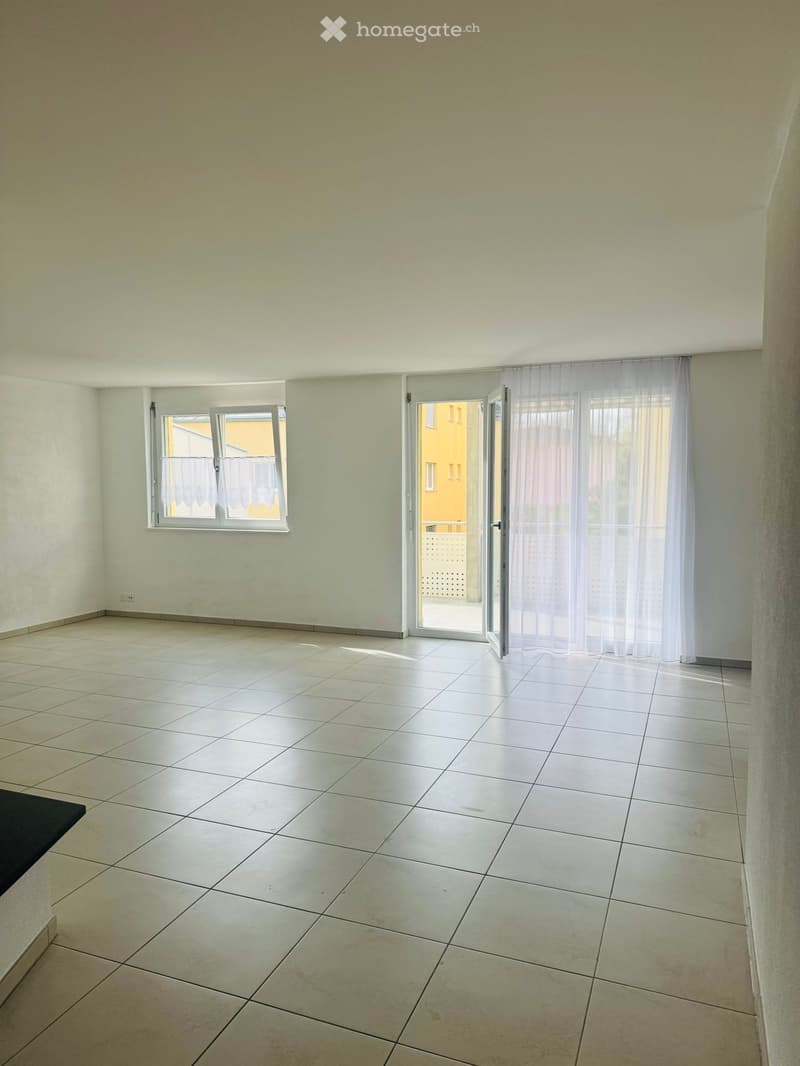 empty room, white walls, white tiles, window, balcony