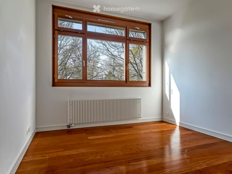 empty room, wooden floor, white walls, large window, radiator