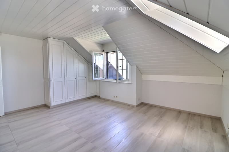 empty room, white walls, wooden floor, white ceiling, two windows, two doors