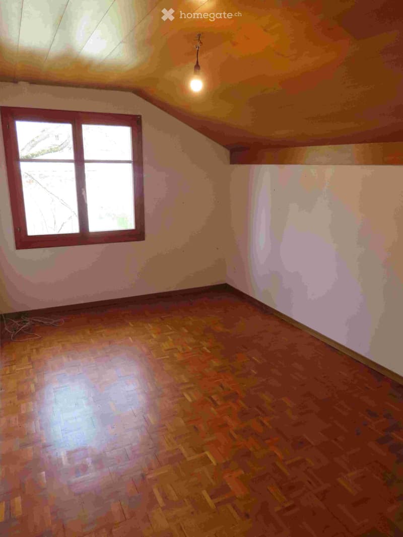 empty room, wooden floor, white walls, window, ceiling light