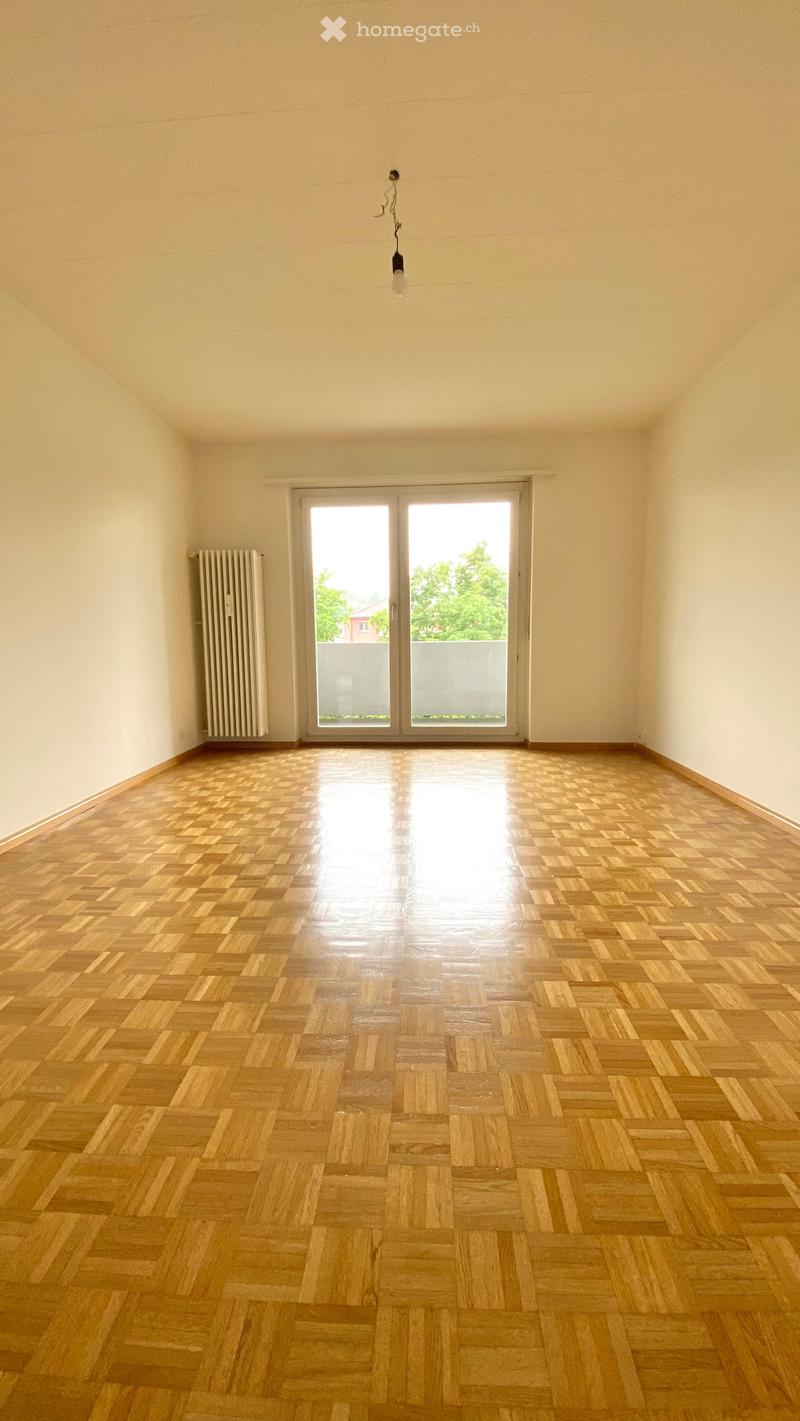 empty room, wooden parquet floor, sliding glass door, balcony, radiator
