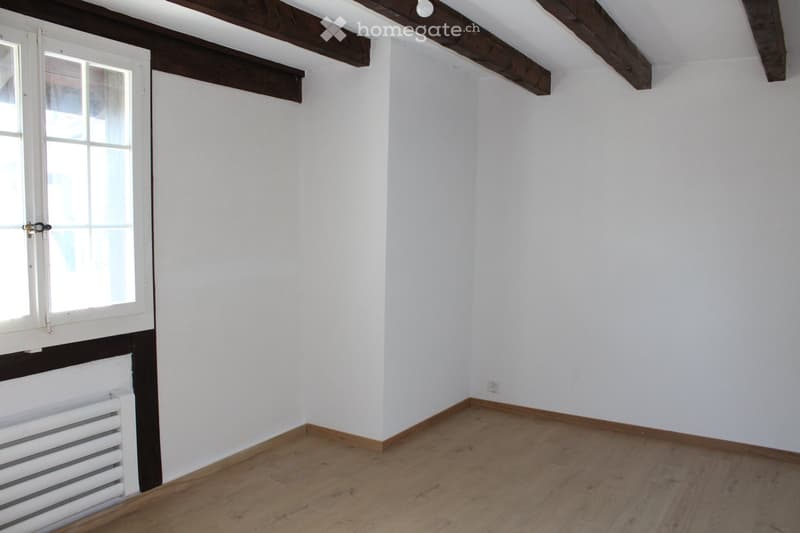 empty room, white walls, wooden floor, window, wooden beams