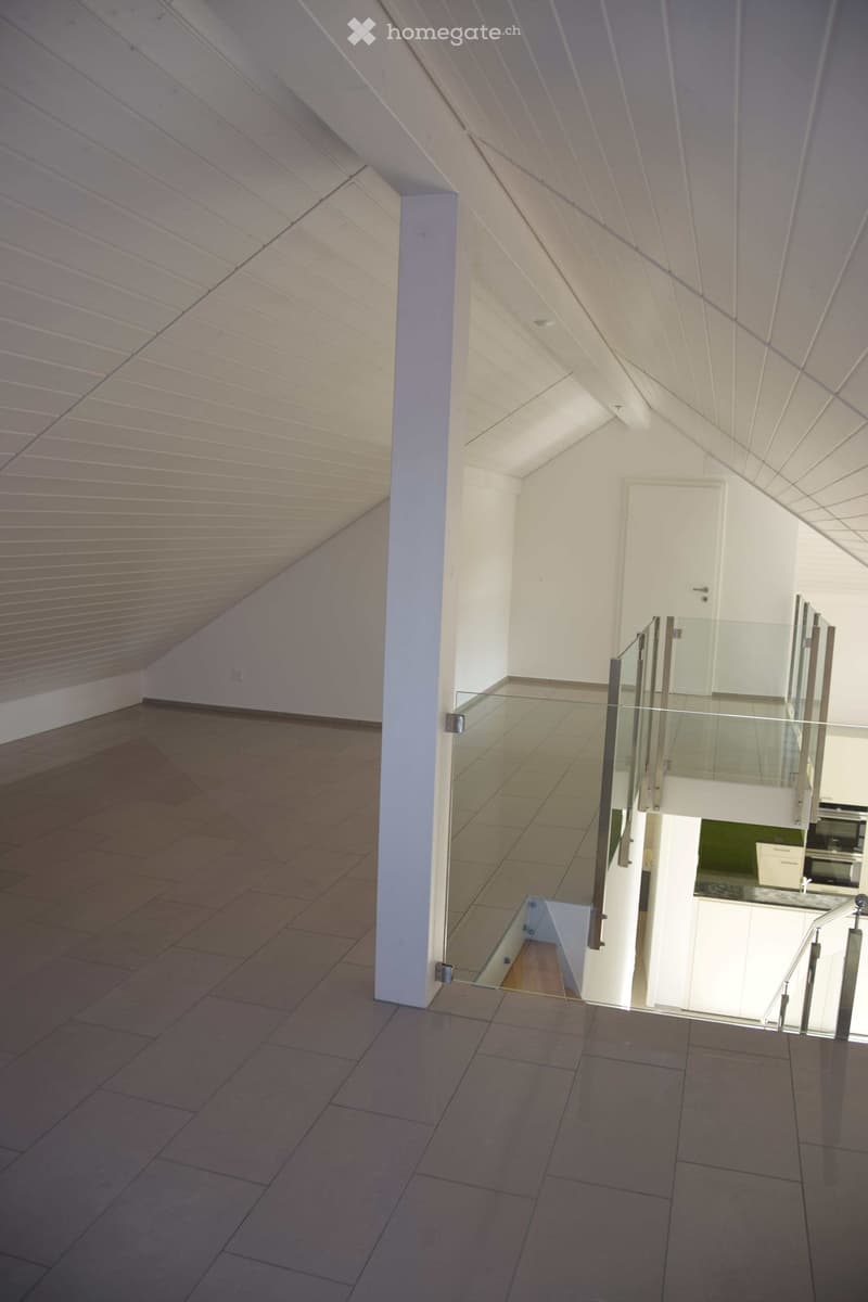 empty room, glass floor, white walls, ceiling with wooden panels