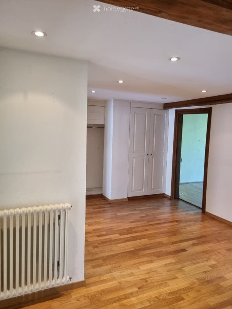 empty room, wooden floor, white walls, white radiator, white wardrobe, open door