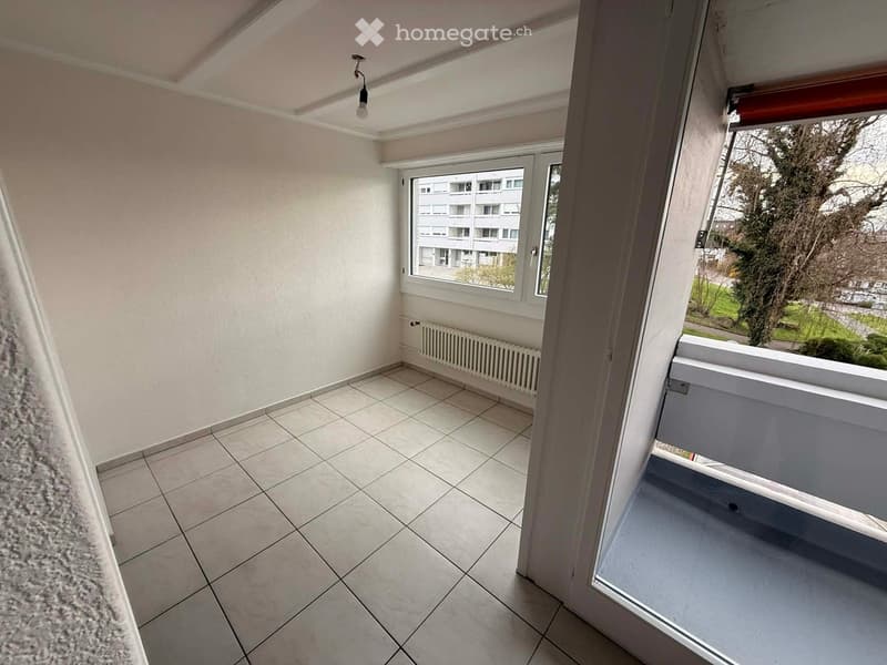 empty room, white walls, white tiles, white radiator, balcony