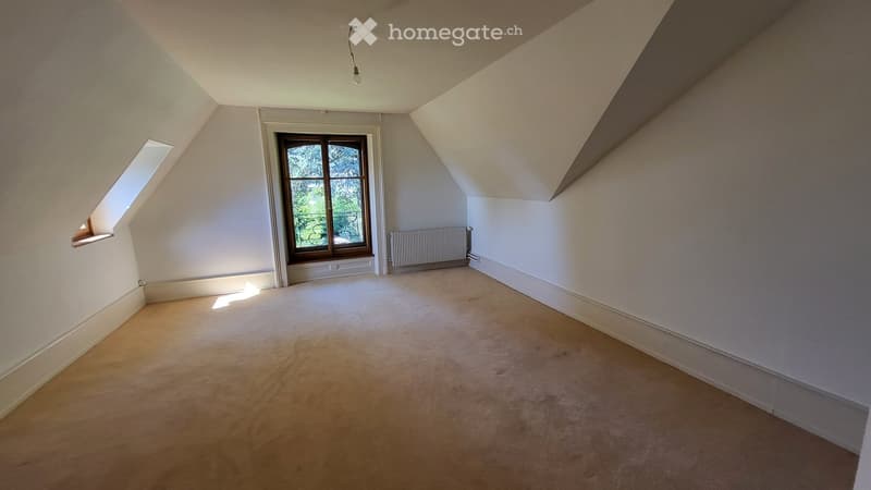 empty room, white walls, wooden floor, large window, radiator