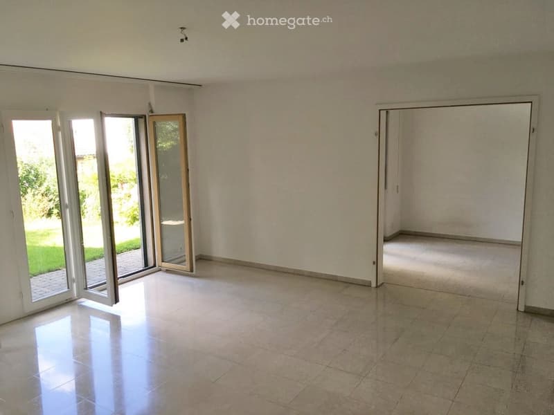 Wohnzimmer leer, Blick zum Esszimmer