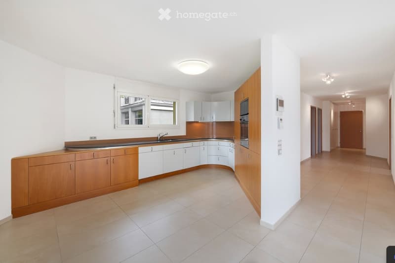 Grosszügige 4.5-Zimmer-Terrassenwohnung in Muralto mit Seeblick (4)