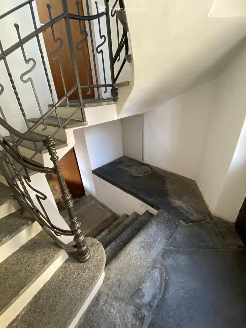 Treppenhaus mit Granitplatten