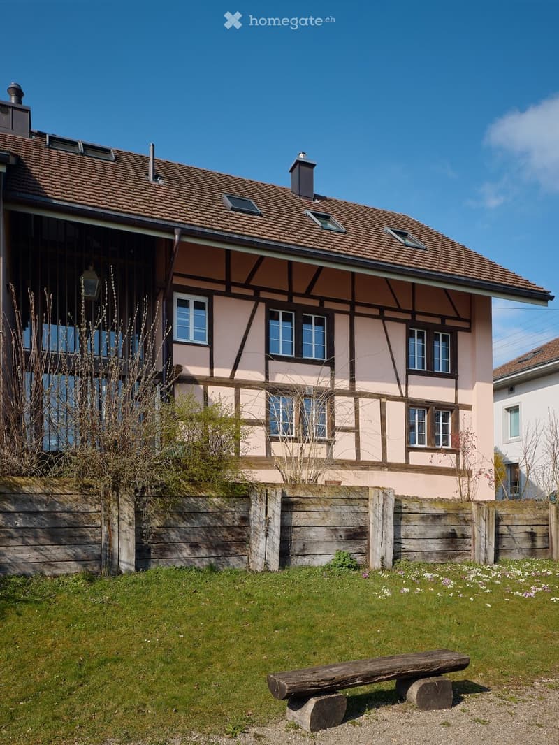 Charmante Haushälfte mit grossem Garten in Leutwil (4)