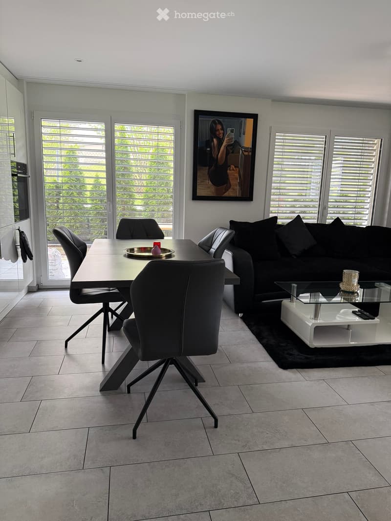 Moderne 3.5-Zimmer-Wohnung in Neubau mit Balkon und Garage (1)