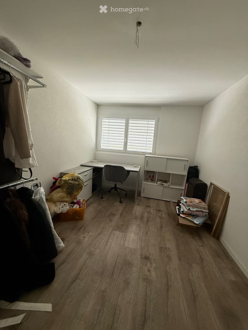 Moderne 3.5-Zimmer-Wohnung in Neubau mit Balkon und Garage (4)