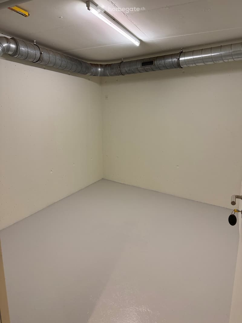 empty room, white walls, white floor, metal pipes on ceiling