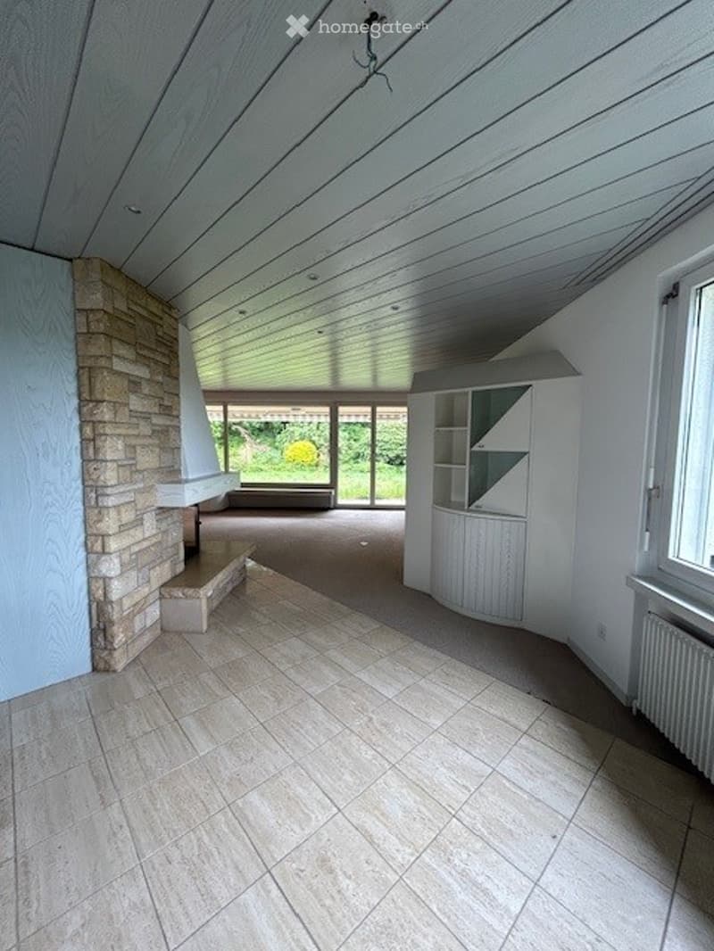 Freistehendes Einfamilienhaus an ruhiger Lage mit grossem Garten und Pool (6)