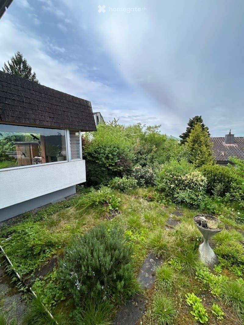 Freistehendes Einfamilienhaus an ruhiger Lage mit grossem Garten und Pool (20)