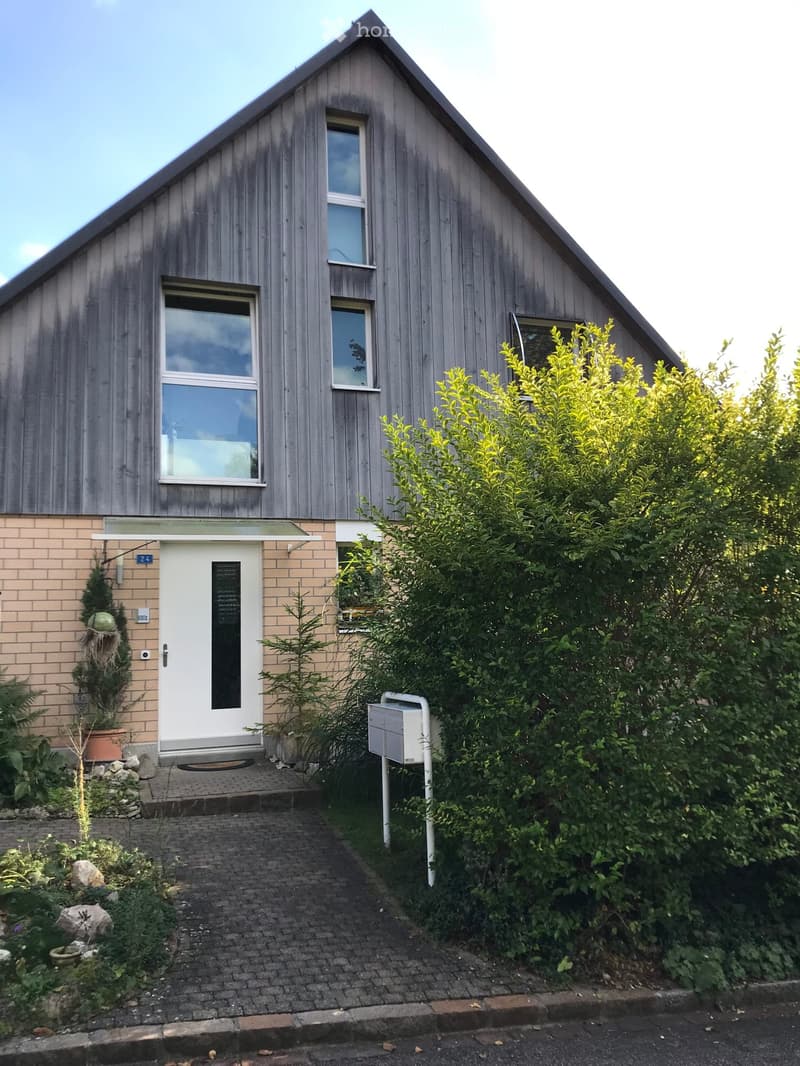 Charmante 3.5-Zimmer-Wohnung mit Balkon und Gartensitzplatz  in traumhafter Umgebungin Gempen (4)
