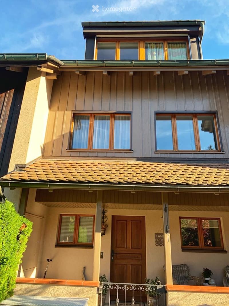 {"visible_features":[],""type":"House",""objects":[],""description":"Two-story house with wooden exterior, brown roof, wooden front door, and several windows with wooden frames and white curtains.","localized_descriptions":{"EN":"Two-story house with wood