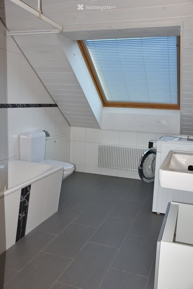 Sonnige 4.5-Zimmer-Dachwohnung mit Balkon in Dornach (9)