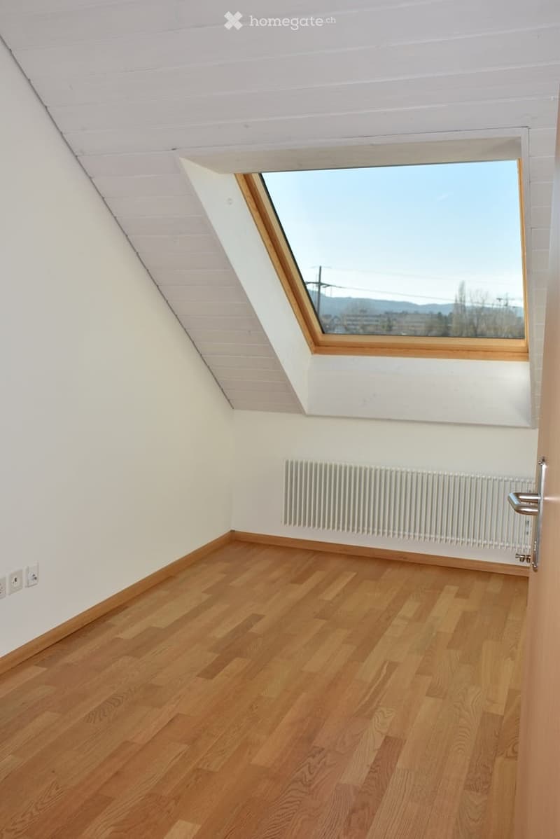 Sonnige 4.5-Zimmer-Dachwohnung mit Balkon in Dornach (6)