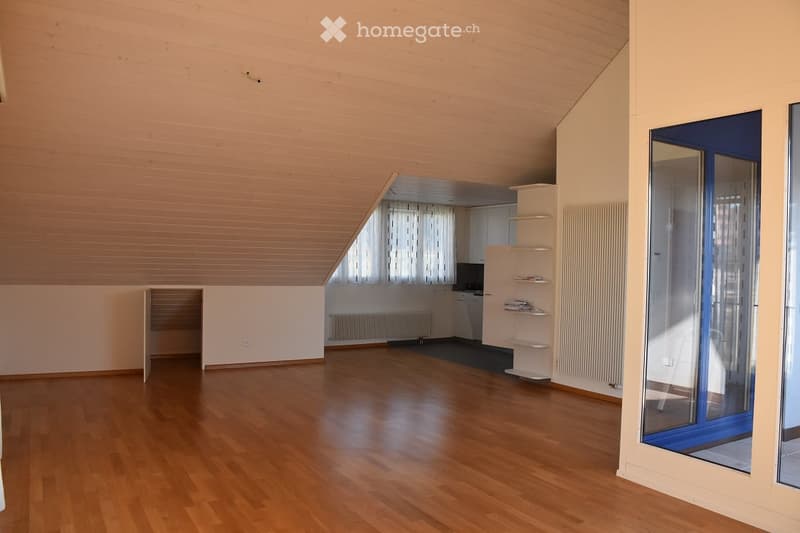 Sonnige 4.5-Zimmer-Dachwohnung mit Balkon in Dornach (3)