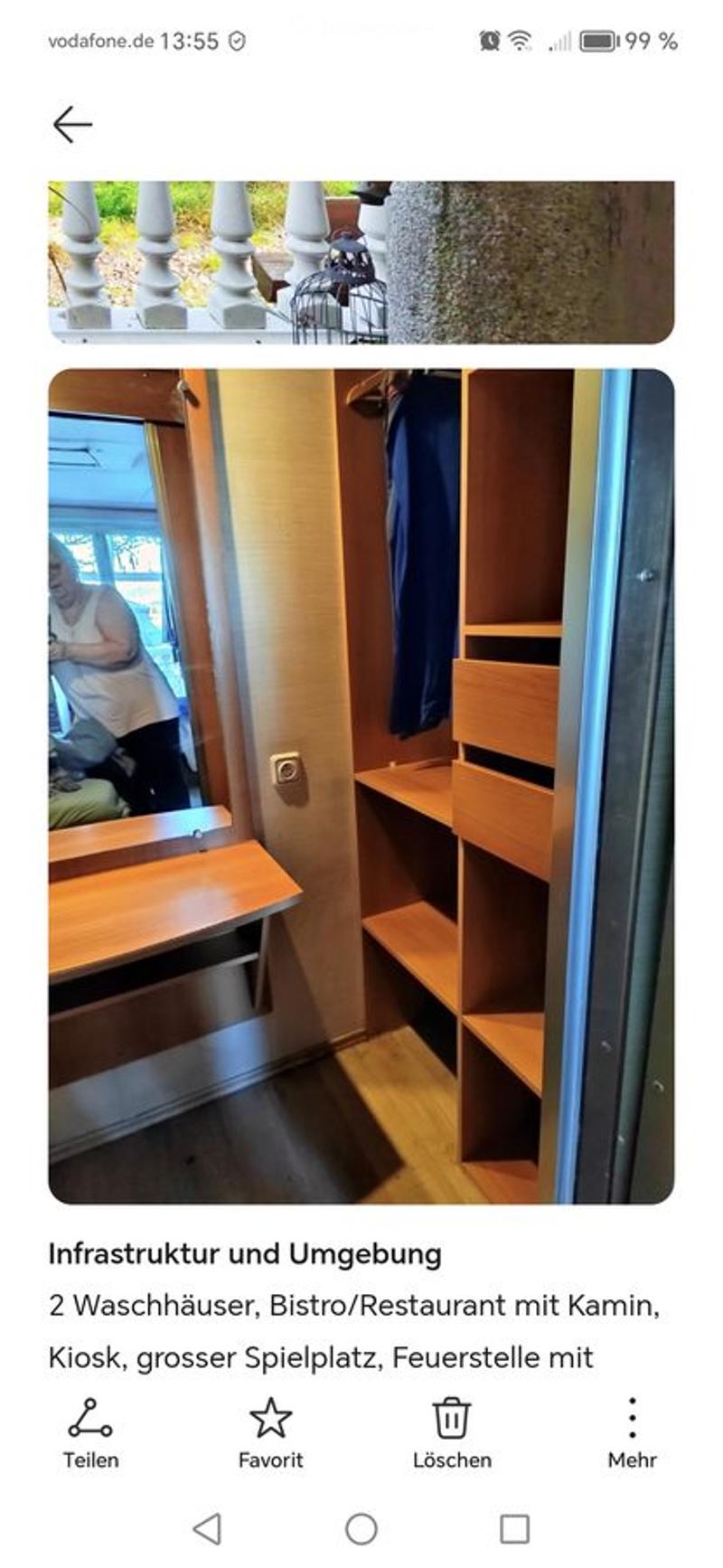 Begehbarer Kleiderschrank, beide Seiten mit Tablaren