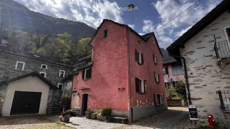 Casa tradizionale ticinese (Lodano-Vallemaggia) - Traditionelles Tessiner Haus (Lodano-Maggiatal) (1)