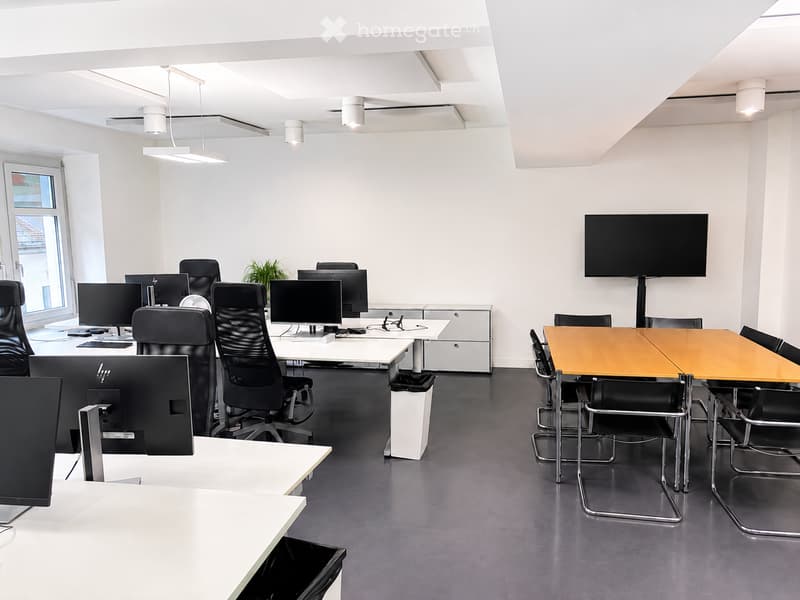 {"type": "Furnished Room", "objects": ["chair", "screen", "table", "screen", "chair", "screen", "screen", "screen", "screen", "screen", "screen", "screen", "screen", "screen", "screen", "screen", "screen", "screen", "screen", "screen", "screen", "screen",