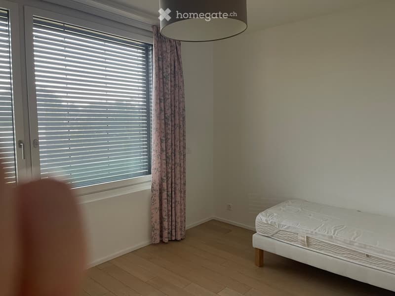 {"type": "features", "data": {"bedrooms": 1, "bathrooms": 1, "size": 25, "price":1300, "deposit": 1300, "available": true, "location": "Paris", "latitude": 48.8566, "longitude": 2.3522, "amenities": ["kitchen", "bathroom", "bedroom", "living room"], "desc