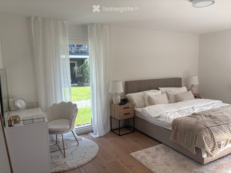 Hauptschlafzimmer mit Einbauschrank
