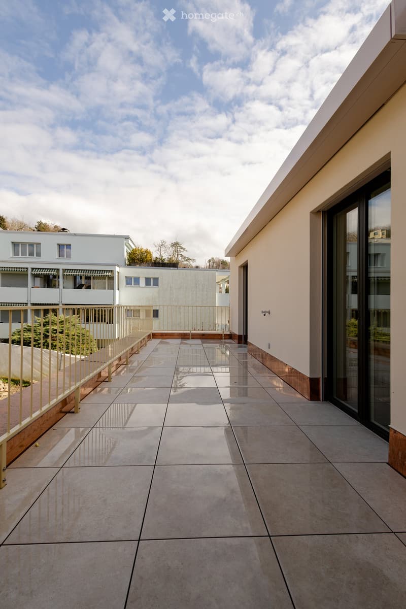 balcony with tiles floor, railing, view of the surrounding area