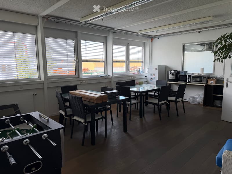 Helles 6.5-Zimmer Büro im 1. Obergeschoss in Wangen, SZ (9)