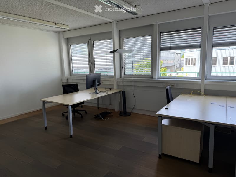Helles 6.5-Zimmer Büro im 1. Obergeschoss in Wangen, SZ (6)