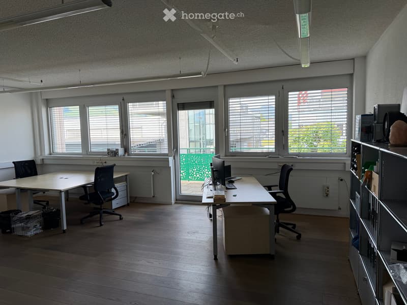 Helles 6.5-Zimmer Büro im 1. Obergeschoss in Wangen, SZ (7)