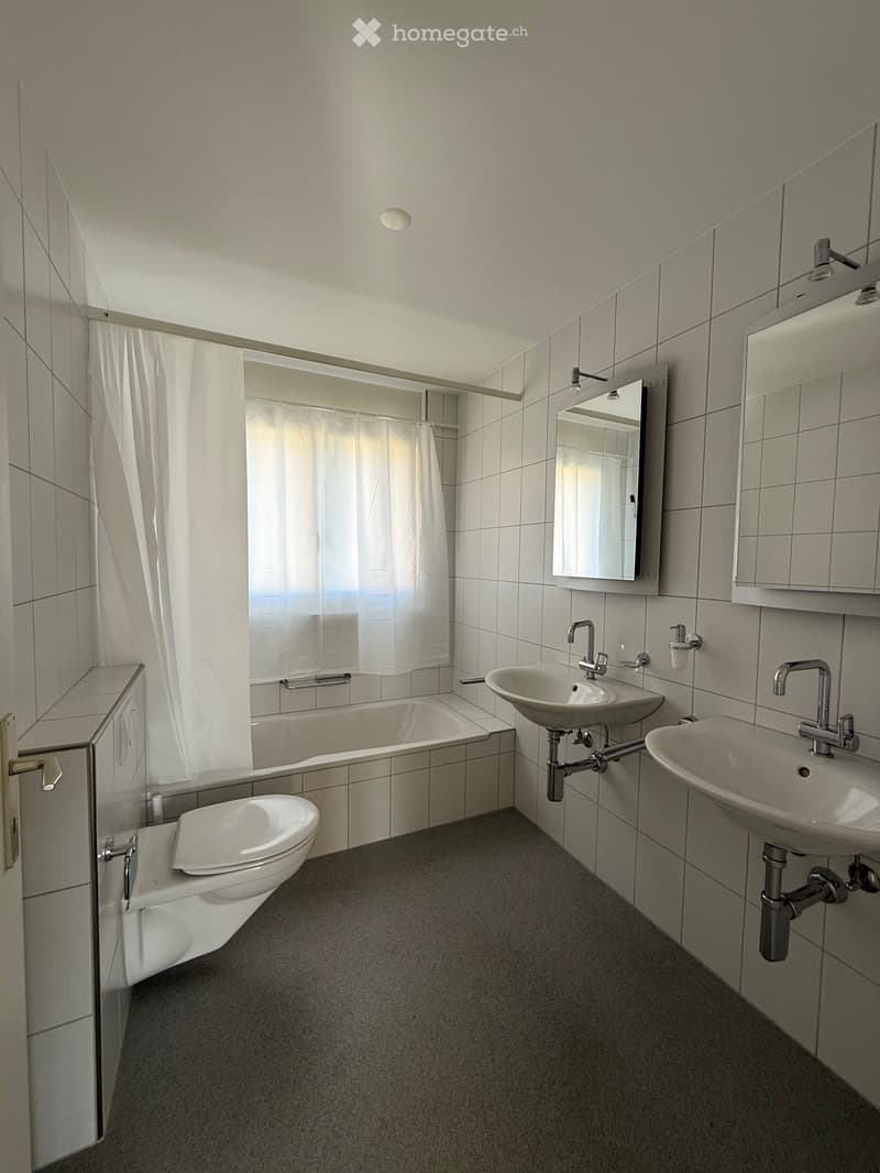 Gemütliche 3.5-Zimmer-Wohnung mit Seeblick in Unterägeri (10)