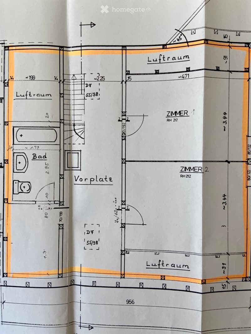 Floor plan with two rooms, one labeled 'Bad' and the other 'Vorplatz' with dimensions and labeled Luftraum