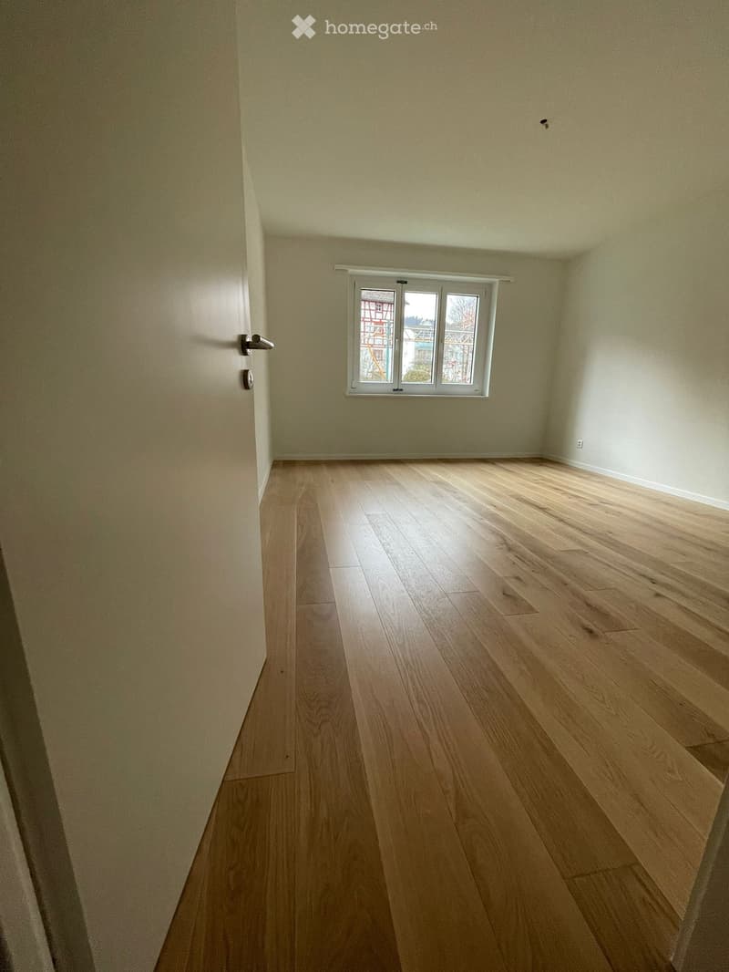 empty room, wooden floor, white walls, window, door