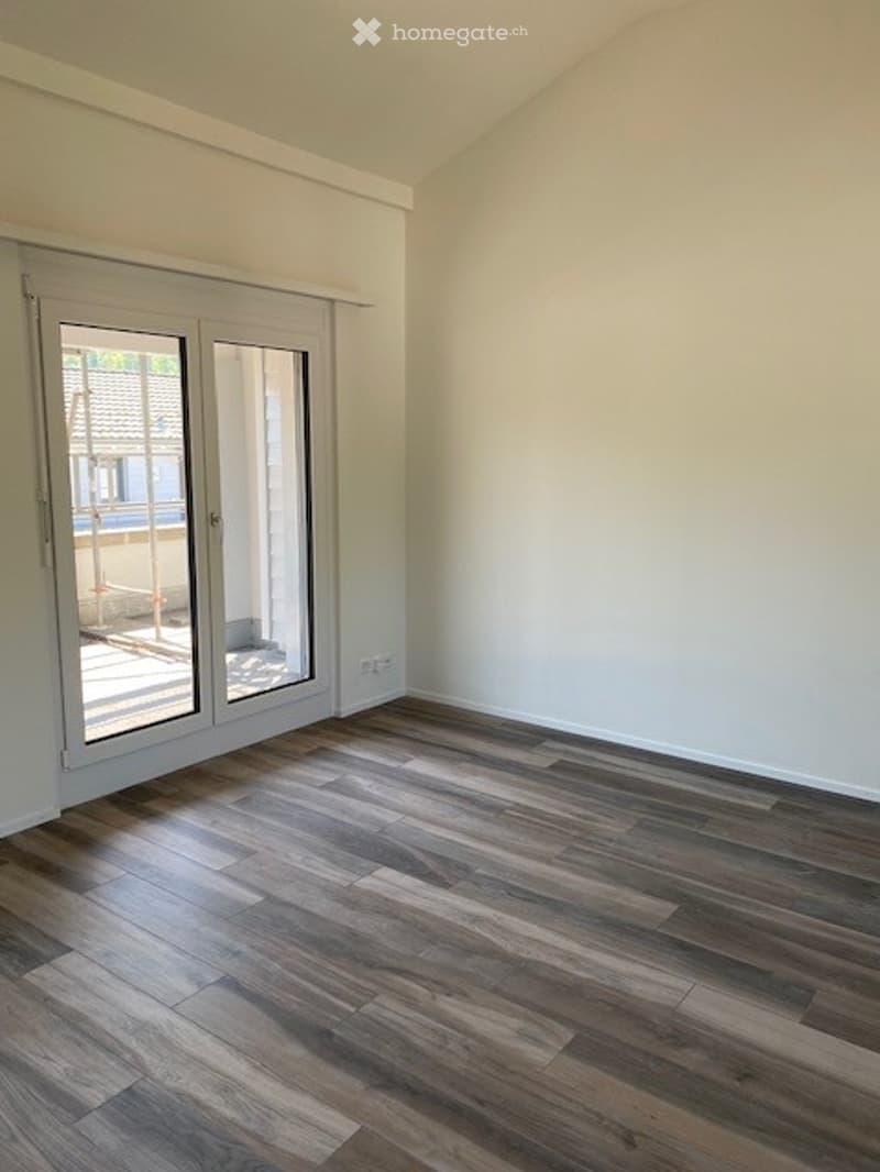 empty room, wooden floor, white walls, sliding glass doors, balcony