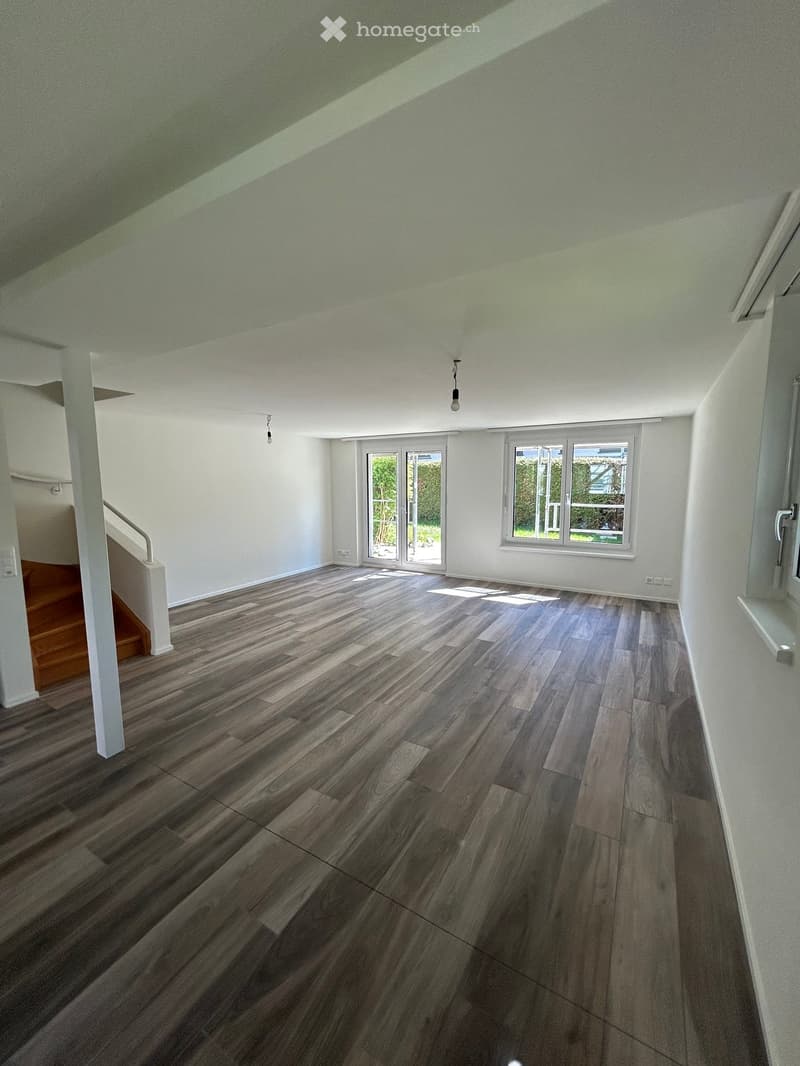 empty room, wooden floor, white walls, glass doors, windows, ceiling lamps