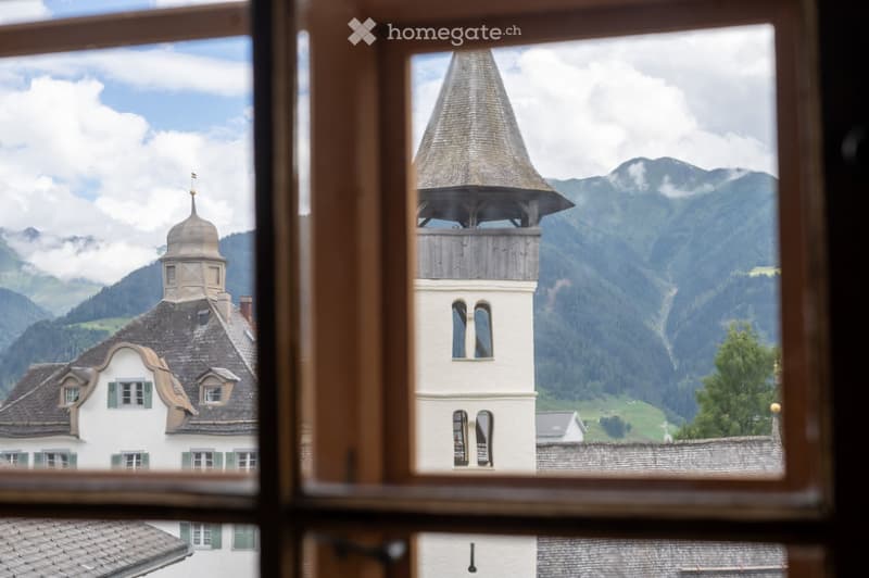 Blick Richtung Kappelle San Roc, altes Postgebäude