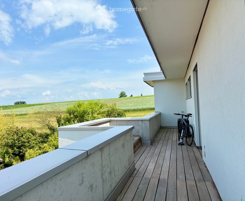 Terrasse mit Blick auf die Felder