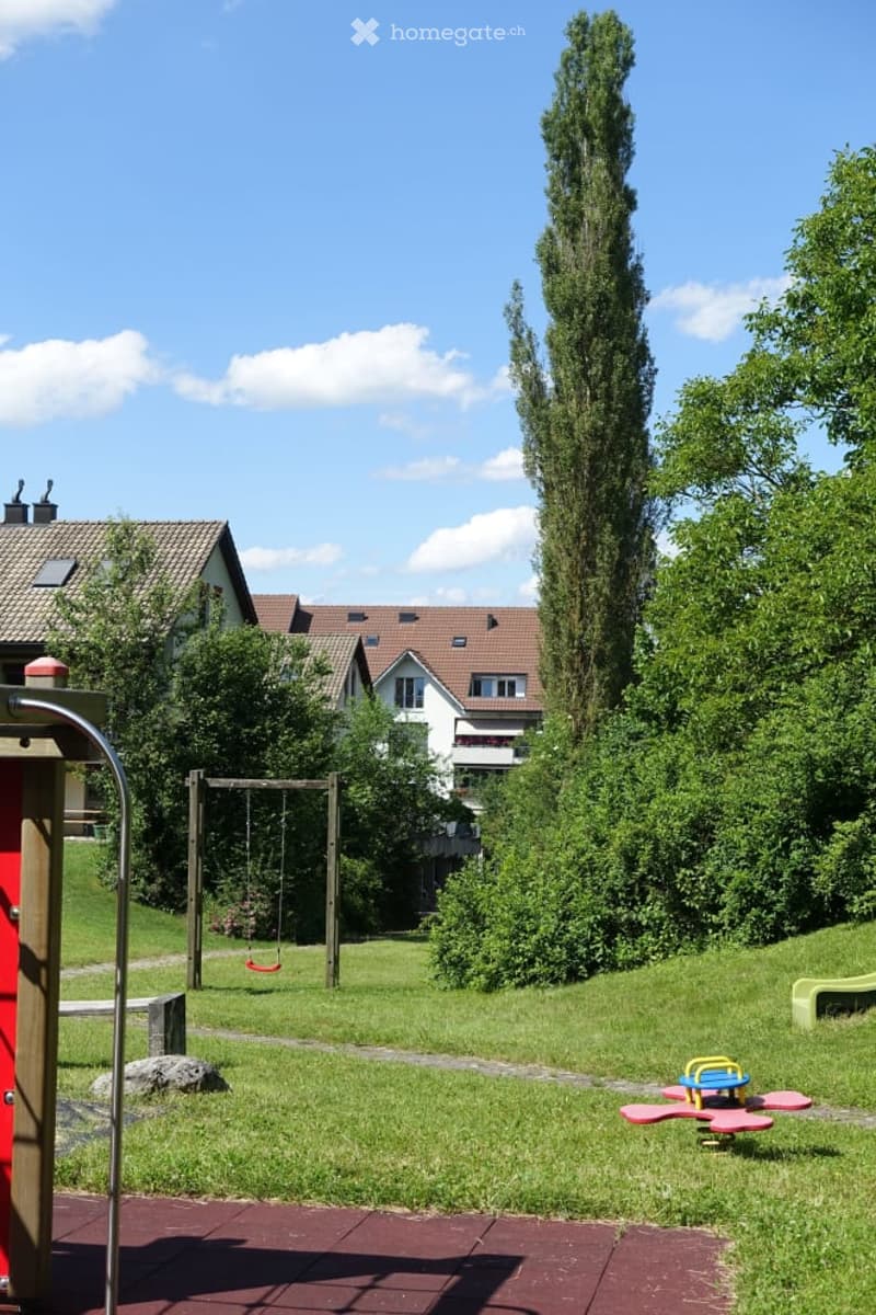 Schöne und grosszügige 4.5 Zimmer Wohnung mit viel Privatsphäre und Weitblick (12)